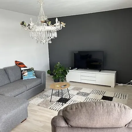 아파트 Spacious For 6 People In Good Location