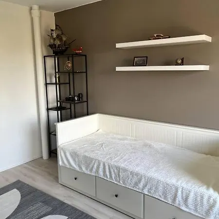 Spacious For 6 People In Good Location 아파트